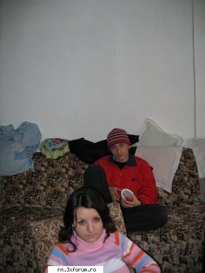 poze useri..!!! partea eram plictisita foc ziua aia kre facut poza asta