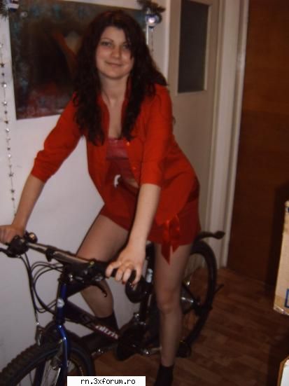 poze useri..!!! partea ii-a inca una...nu mai aveam rabdare ies bicicleta afara,ma plimbam prin casa