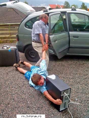 POZE FUNNY :D - uite asa suntem noi !!!! - Fii nebun ...
