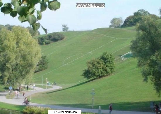 POZE FUNNY :D - cand facem un fotbal? :D - Fii nebun ...