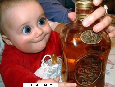 POZE FUNNY :D - J2J ce zici .......merge un pahar? - Fii nebun ...